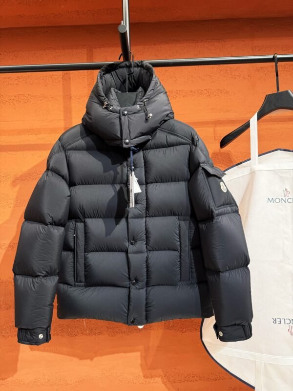 Moncler Vezere Hooded Jacket Zwart