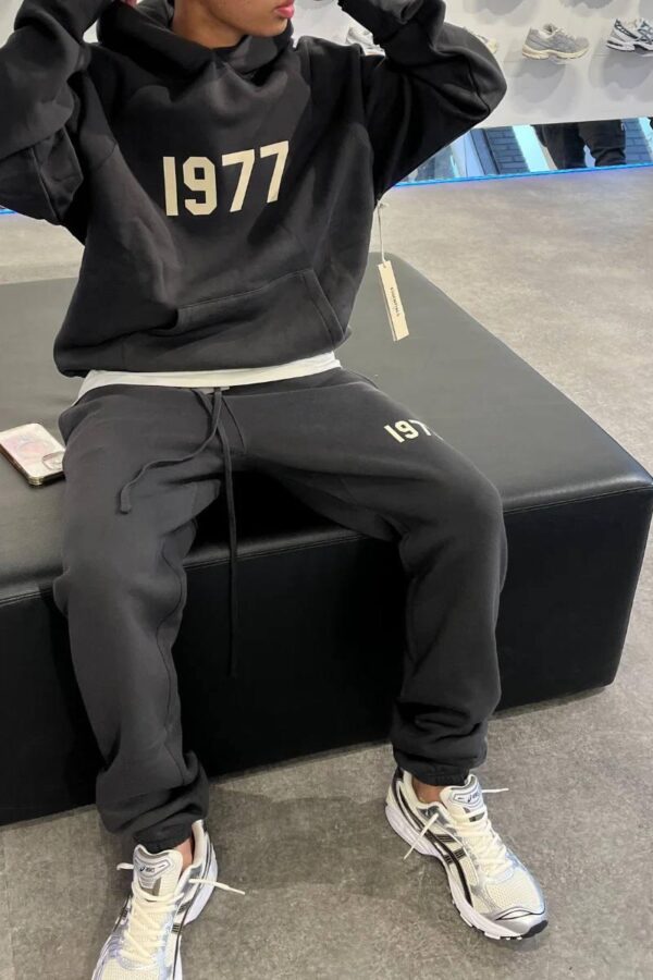 Fear of God Essentials Trainingspak 1977 Iron