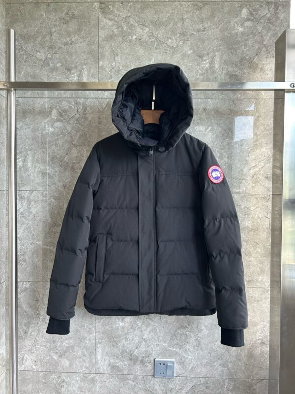 Canada Goose Macmillan Zwart met Rode Logo