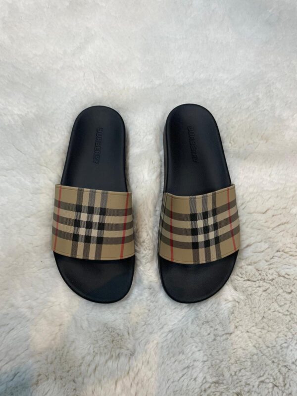 Burberry geruite slippers
